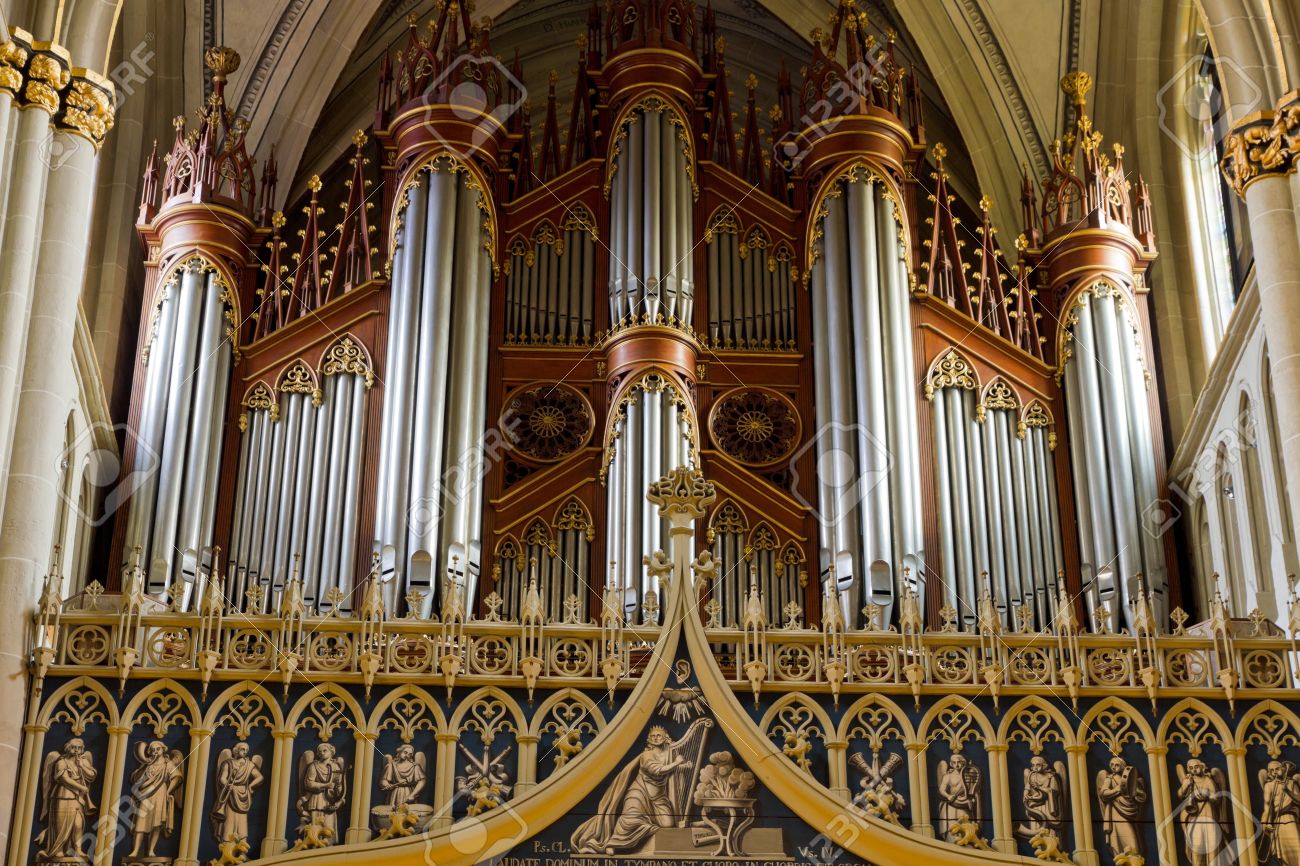 15855061-Vintage-pipe-organ-in-Cathedral-St-Nicholas-Fribourg-Switzerland-Stock-Photo.jpg
