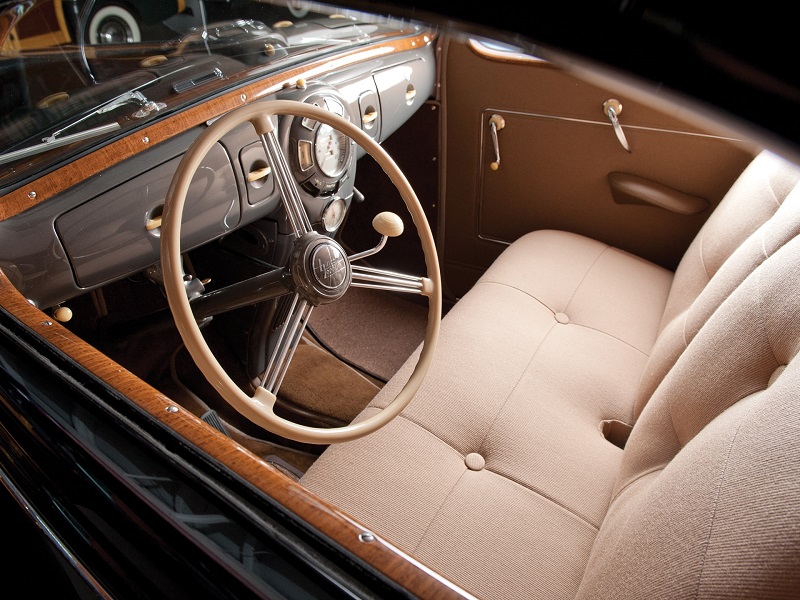 1938 Lincoln Zephyr Coupe interior.jpg