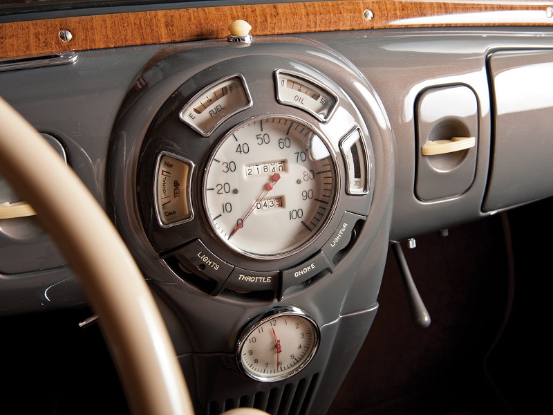 1938 Lincoln Zephyr instruments.jpg