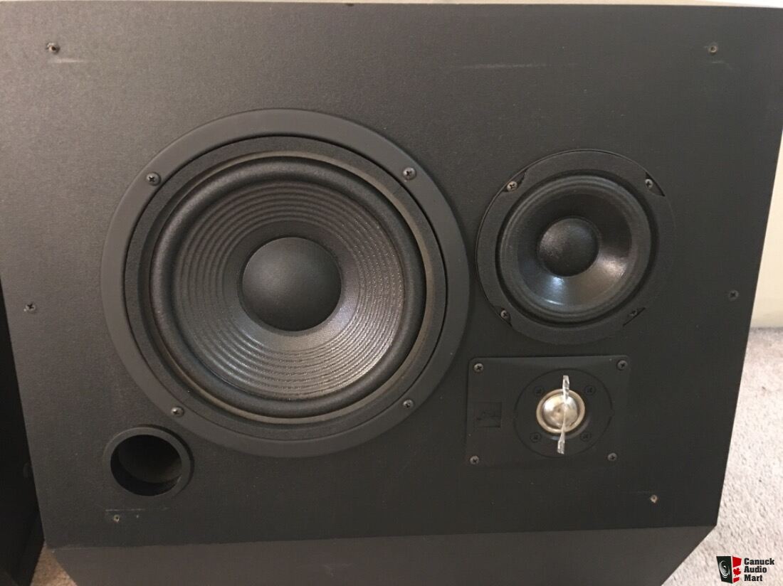2972848-e2e0f8a1-jbl-8330-professional-series-speakers-with-mounts.jpg