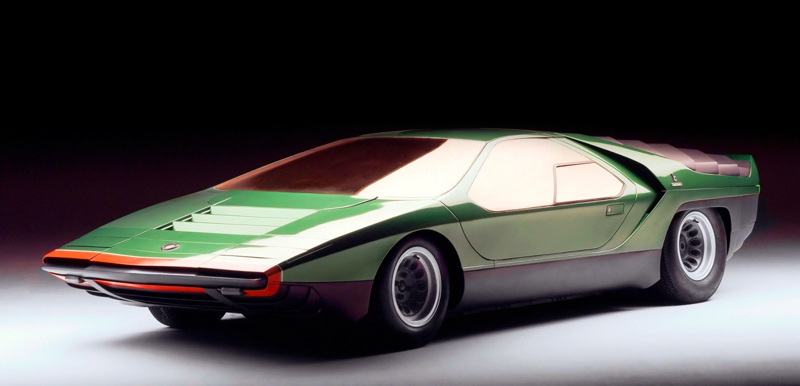 Concept-Flashback-1968-Alfa-Romeo-Carabo-by-Bertone-13.jpg