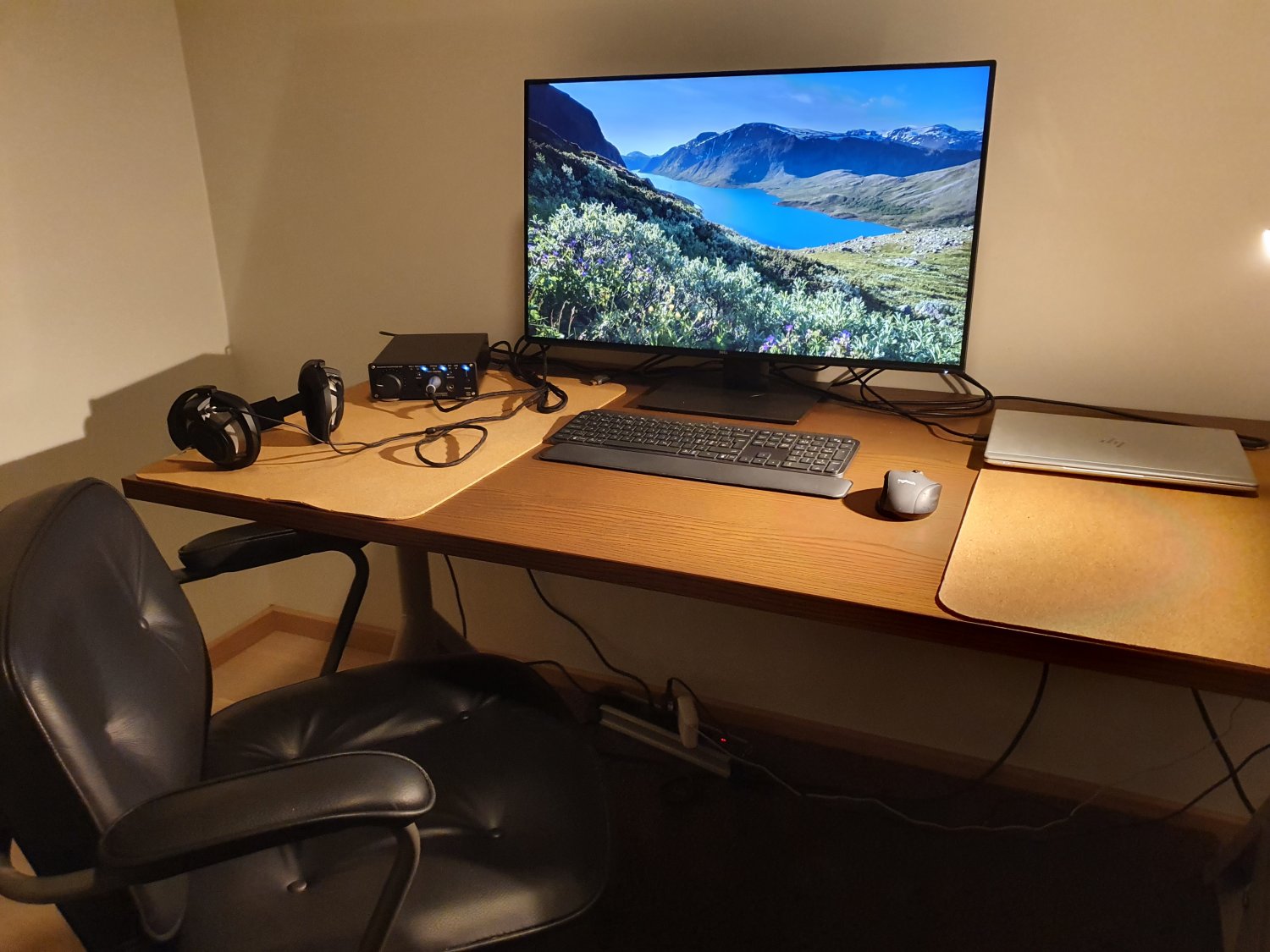 desk setup photo 1.jpg