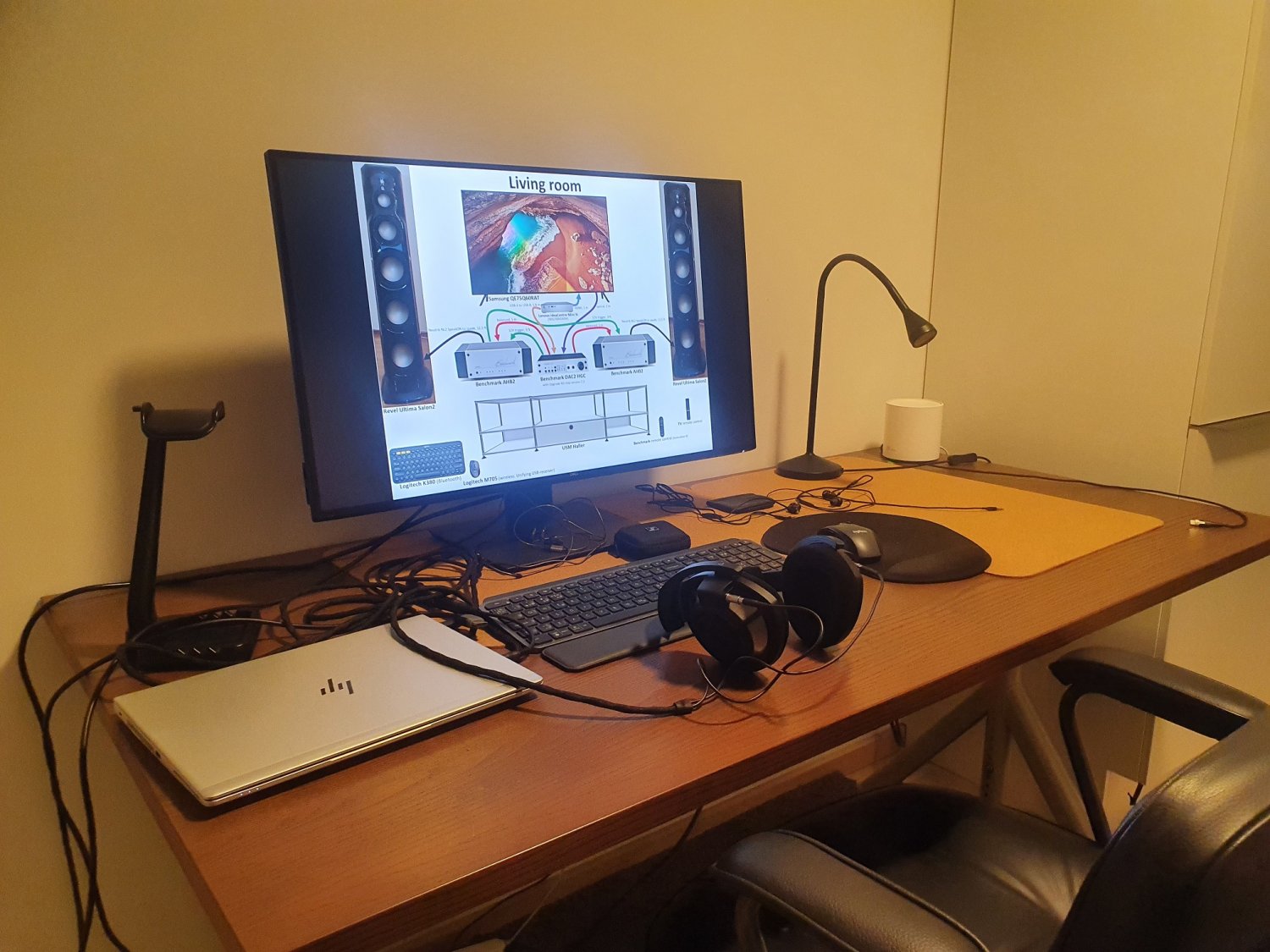 desk setup_20220731.jpg
