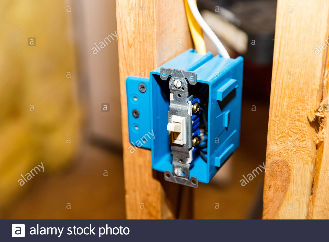 electrical-outlet-switch-box-during-new-contruction-2ANA2F2.jpg