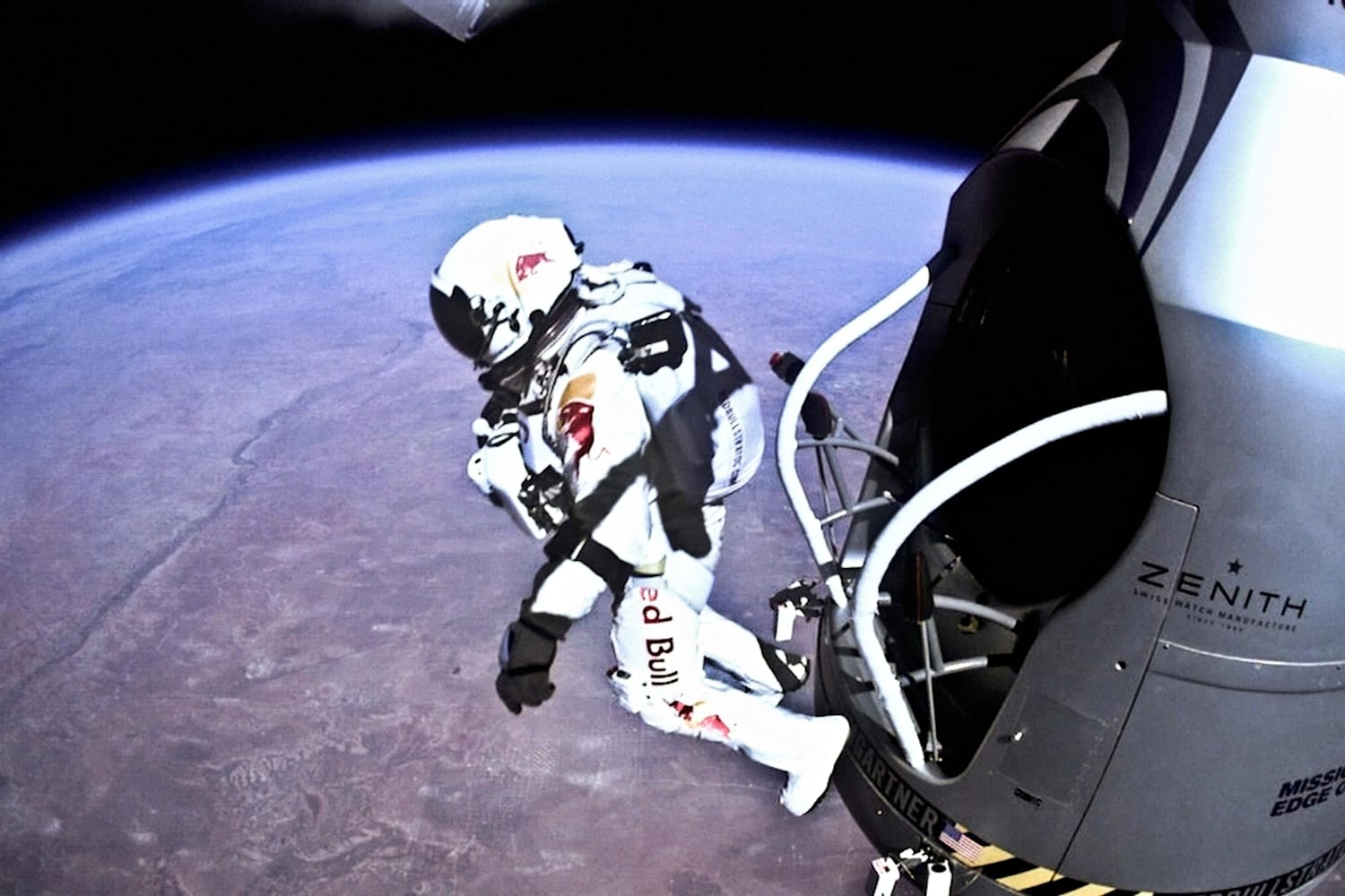 felix-baumgartner-capsule-jump.jpg