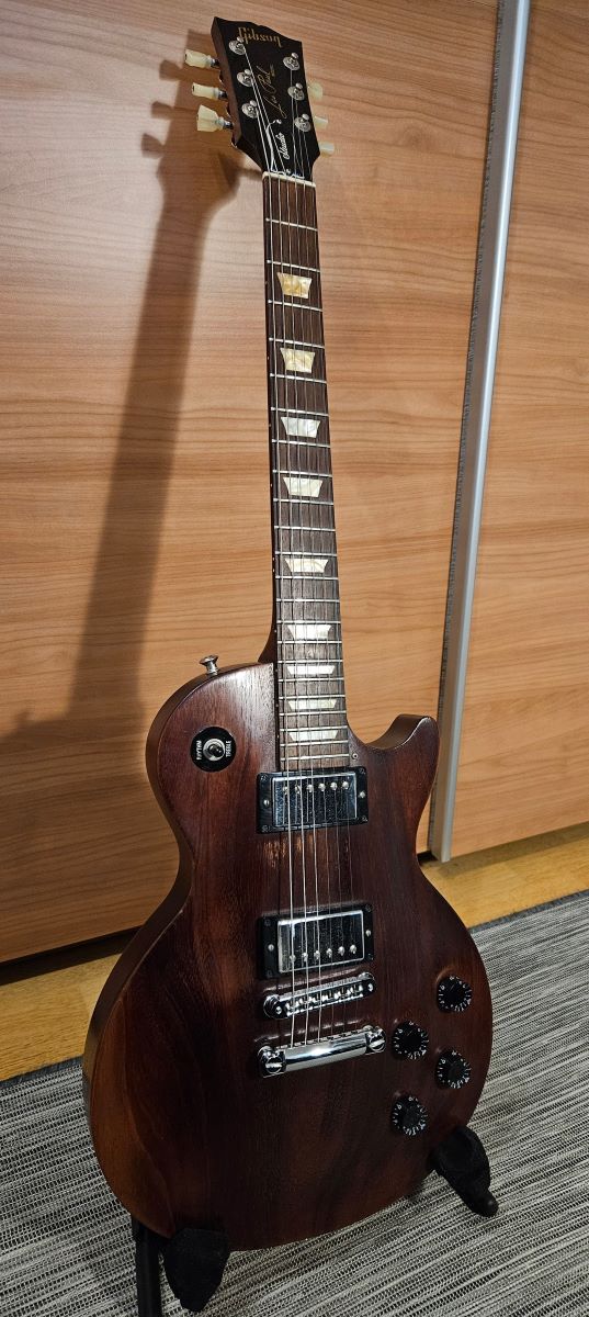 Gibson Les Paul Studio VM 2006 (1).jpg