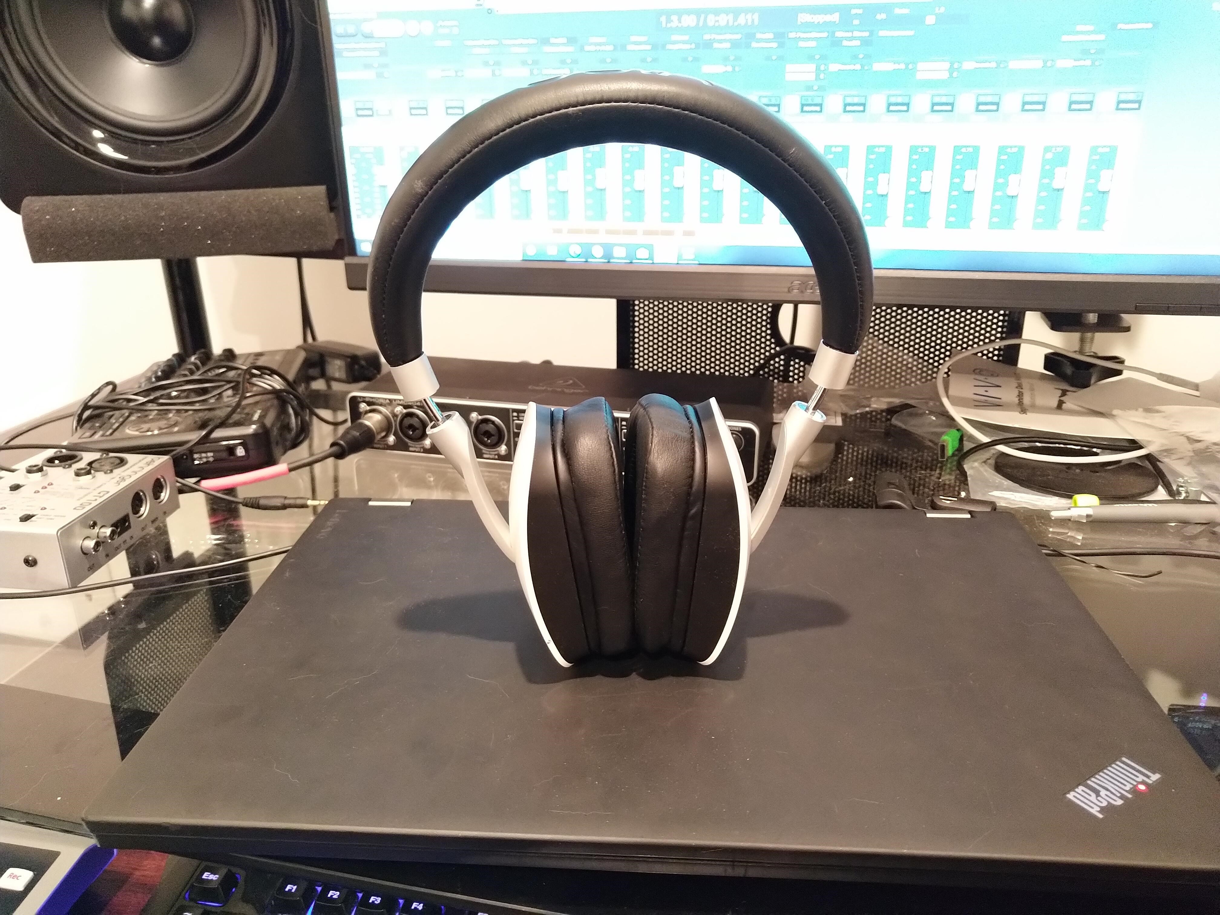 headphone stand.jpg
