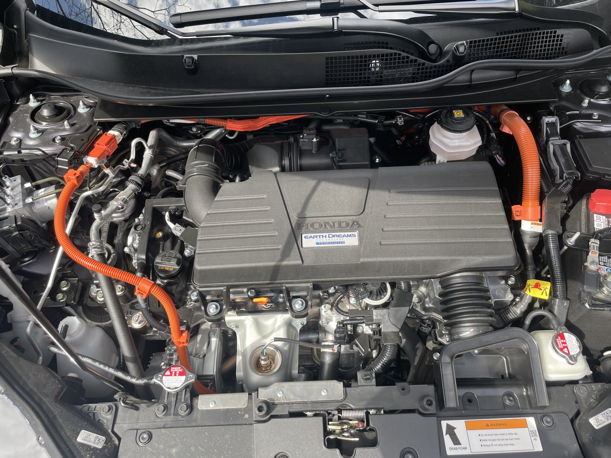 Honda Hybrid CR-V engine compartment.JPG