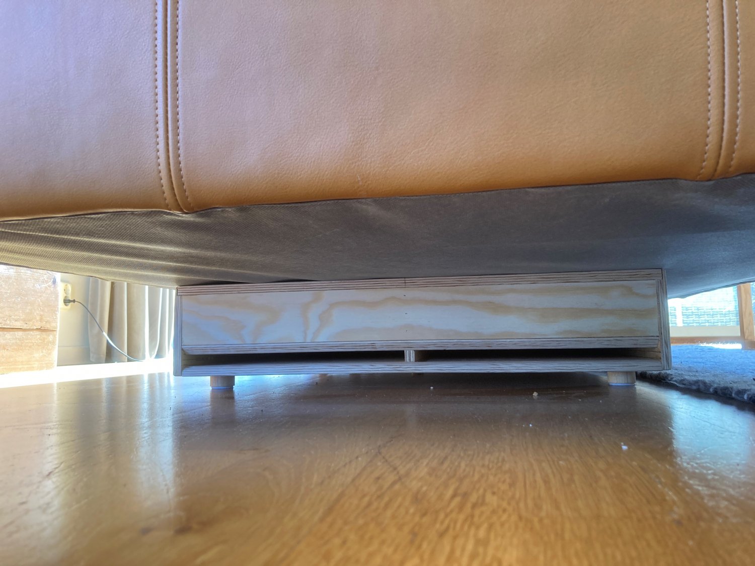 subb under soffan (2).jpg