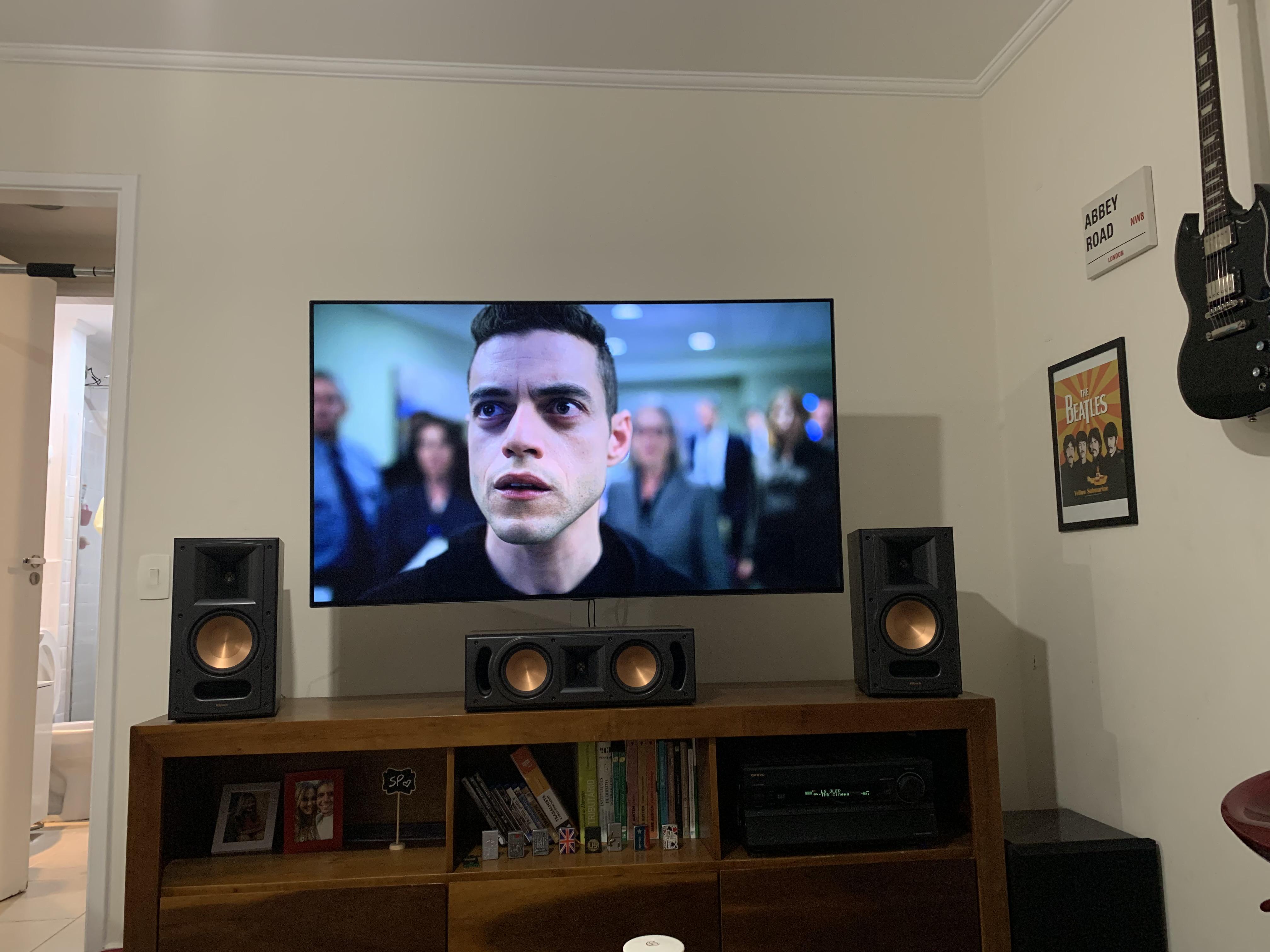 Are Speaker Stands Really Mandatory For Bookshelves Audio